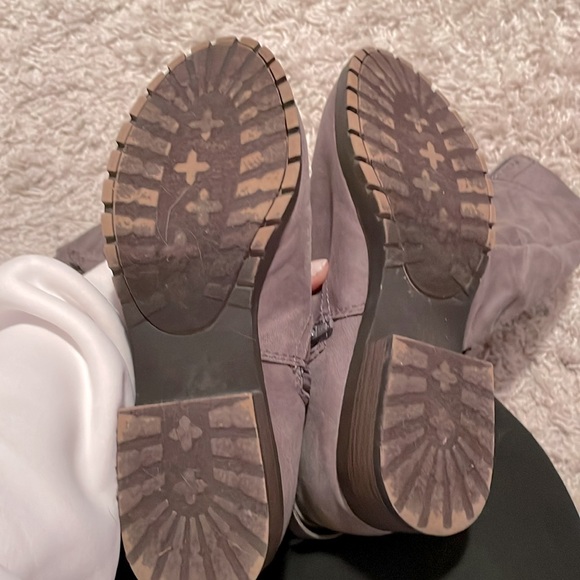 KOHL’S gray faux suede knee high boots, w/ full length zipper to get in, size 8 - Picture 4 of 7